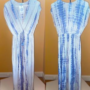 ~BEAUTIFUL WHITE AND BLUE LONG FLOWY DRESS~ by Blue Island ~ Size Medium ~
